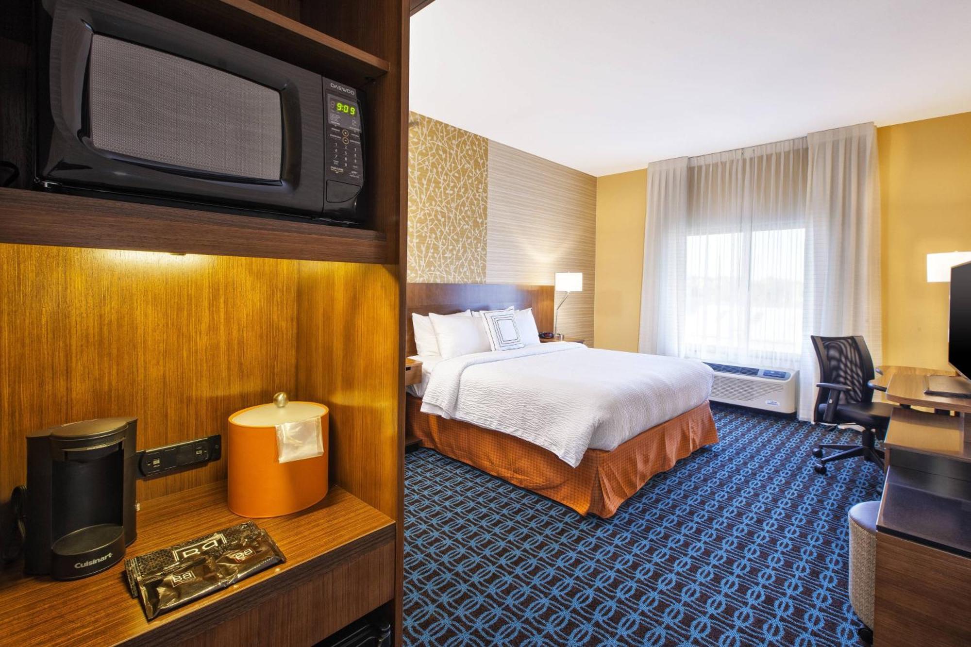Fairfield Inn & Suites By Marriott Платтсбург Экстерьер фото